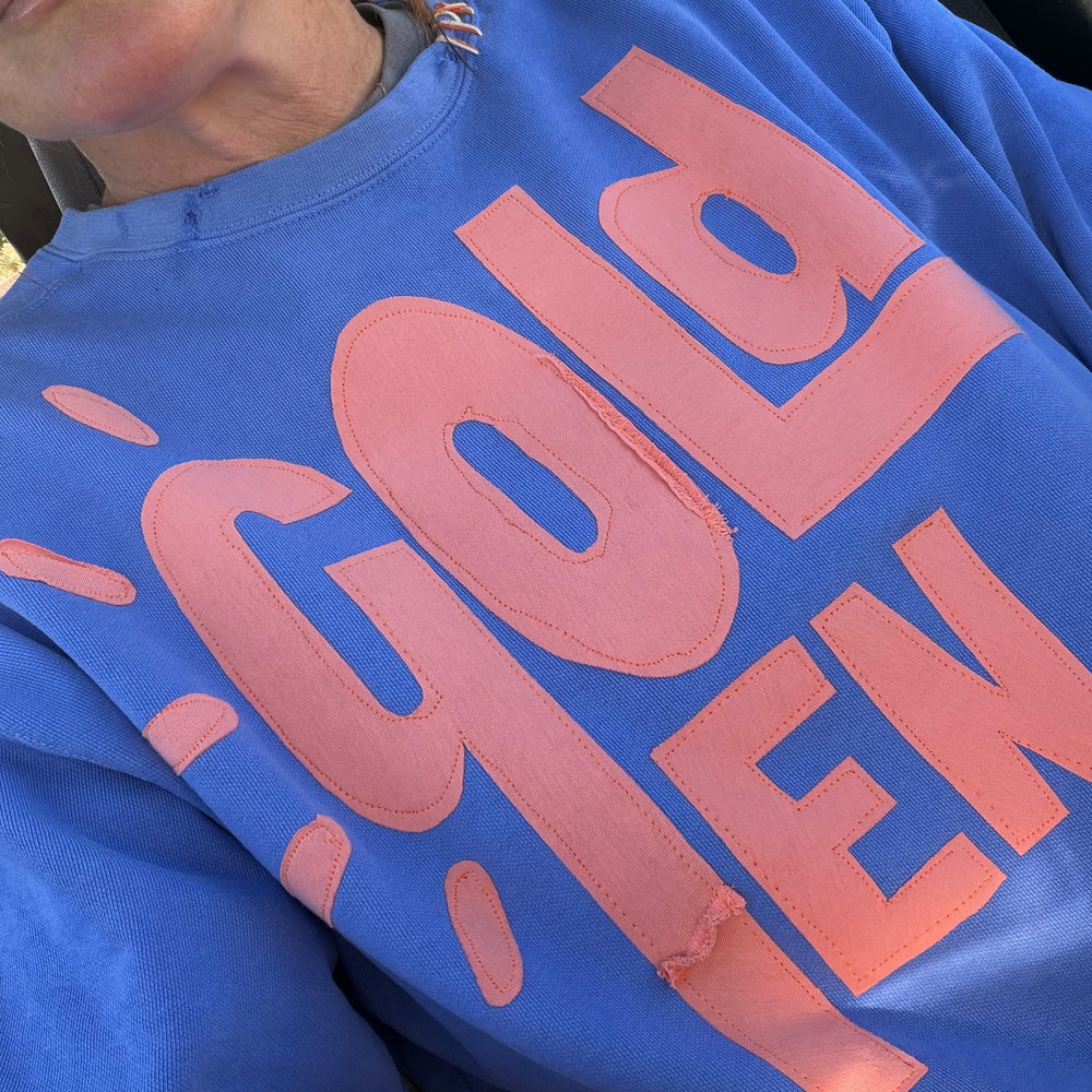 
                      
                        Women's GOLDEN Sweatshirt
                      
                    